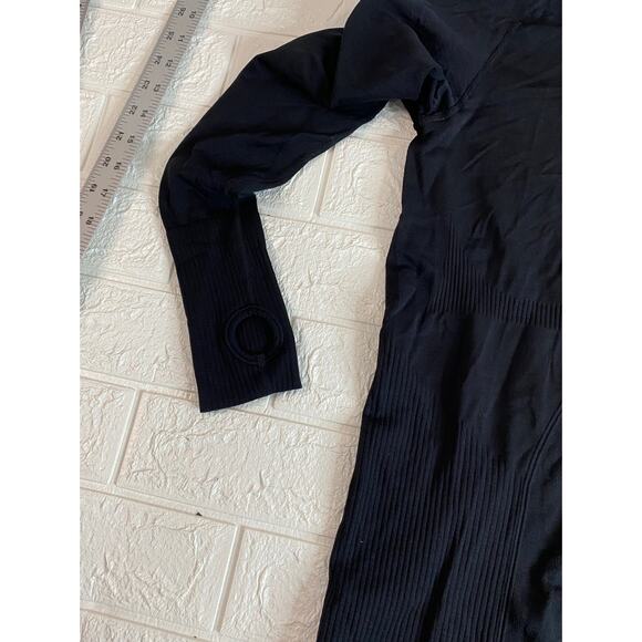 zyia long sleeve size medium - Picture 6 of 8